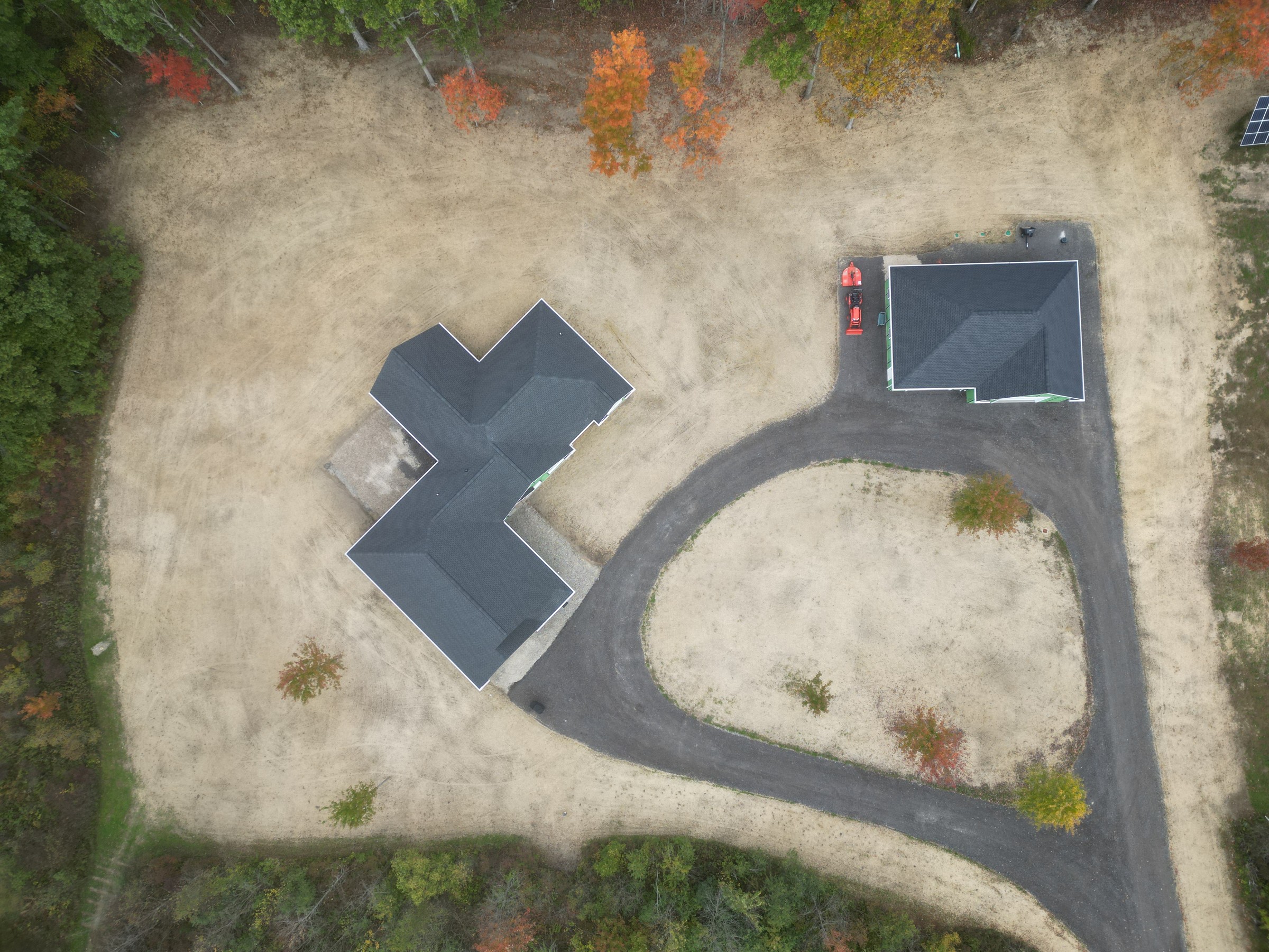 Single-Family Home with Garage - Image 18