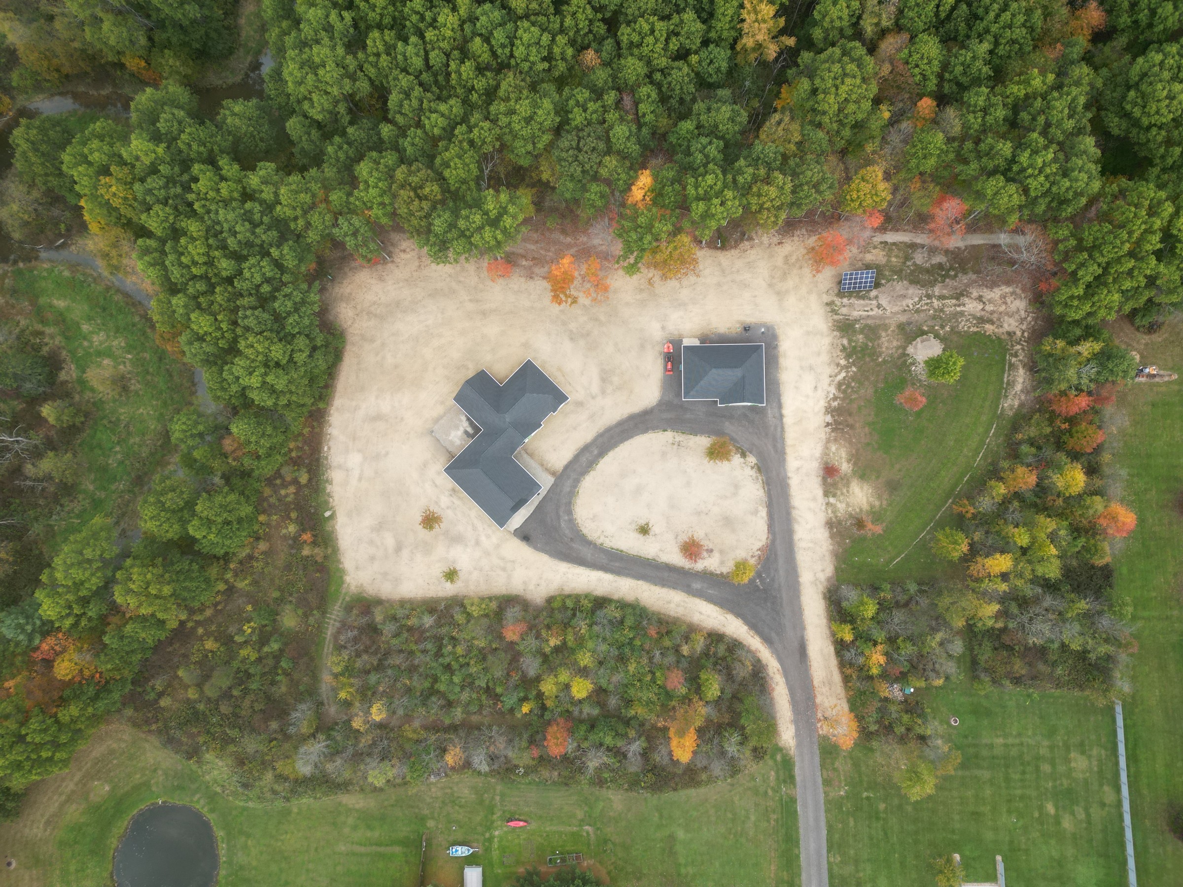 Single-Family Home with Garage - Image 19