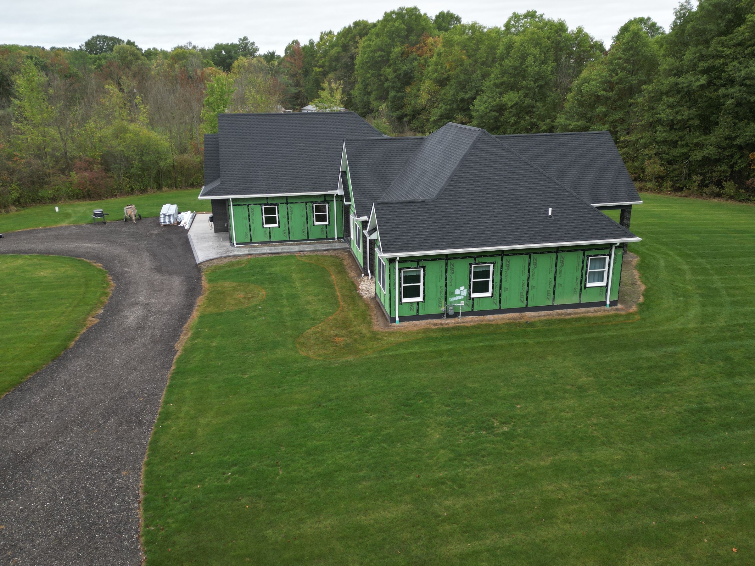 Single-Family Home with Garage - Image 24