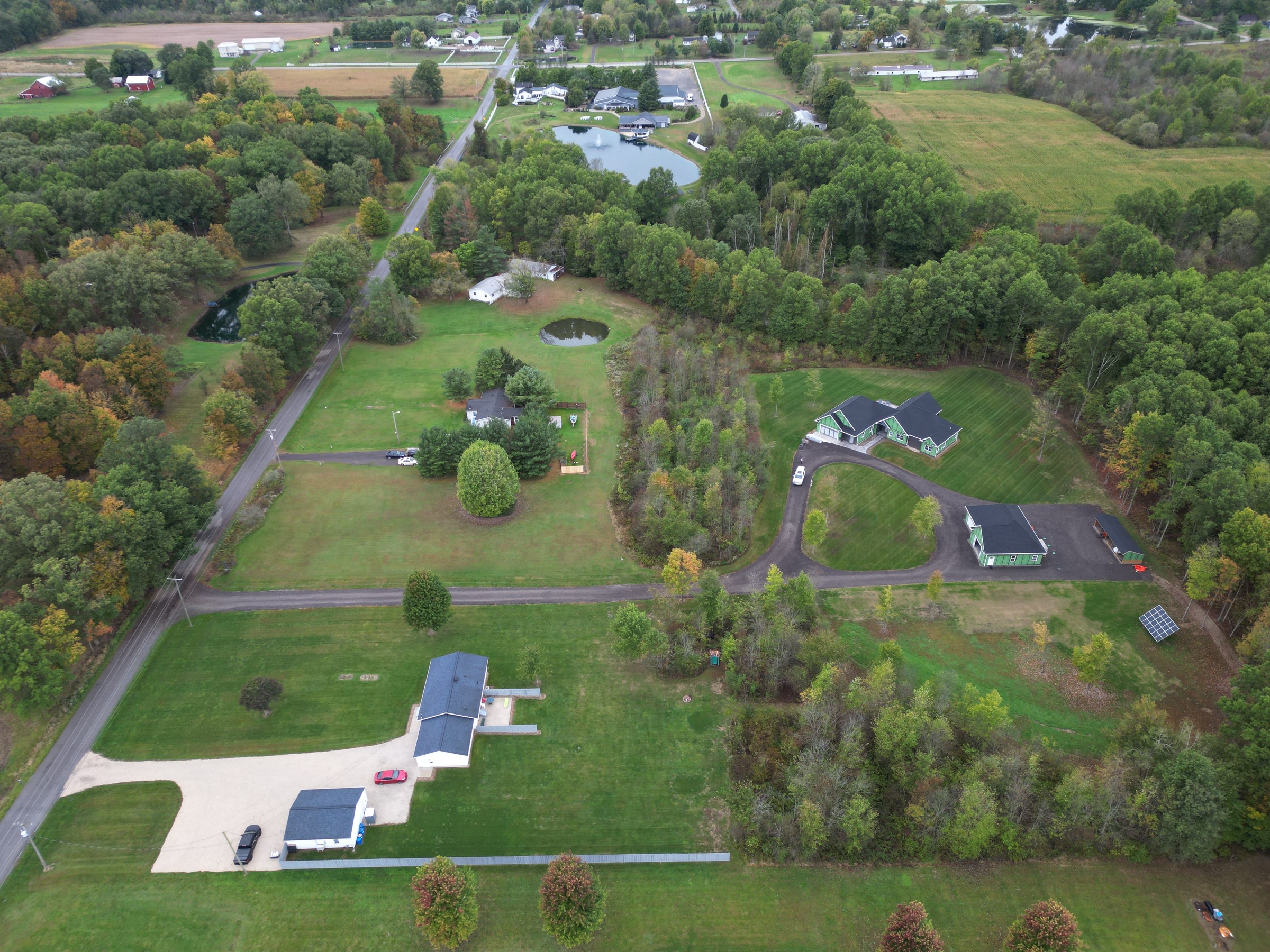 Single-Family Home with Garage - Image 25