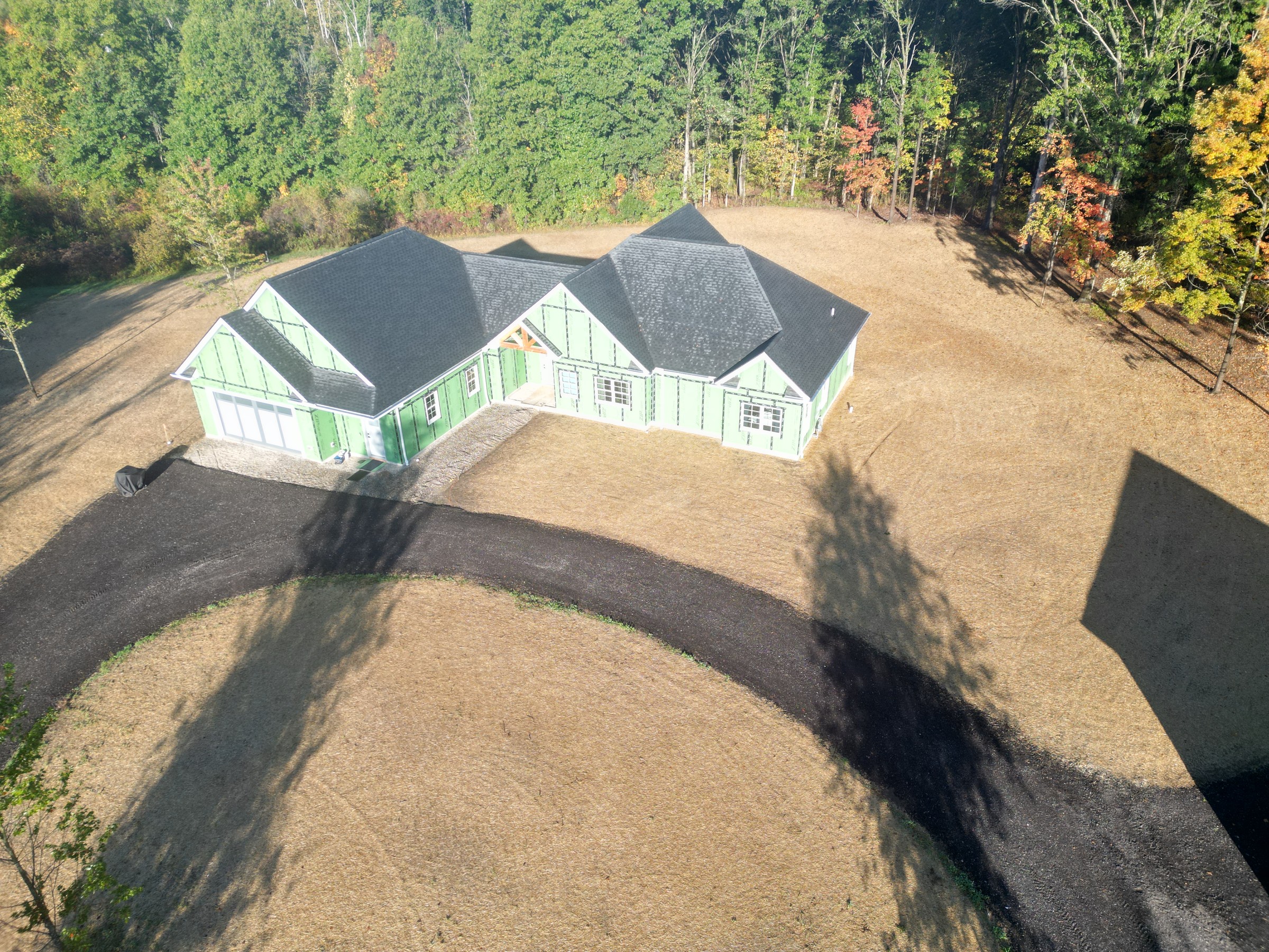 Single-Family Home with Garage - Image 10